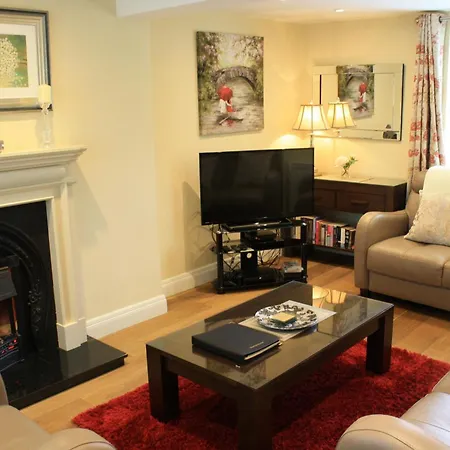 3 Fair Hill House Centrally Located With Parking And Wifi Sleeps 6 Killarney