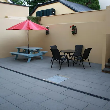 3 Fair Hill House Centrally Located With Parking And Wifi Sleeps 6 *