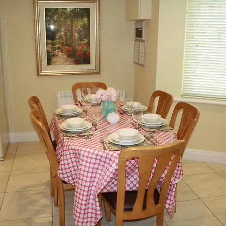 Holiday home 3 Fair Hill House Centrally Located With Parking And Wifi Sleeps 6 *