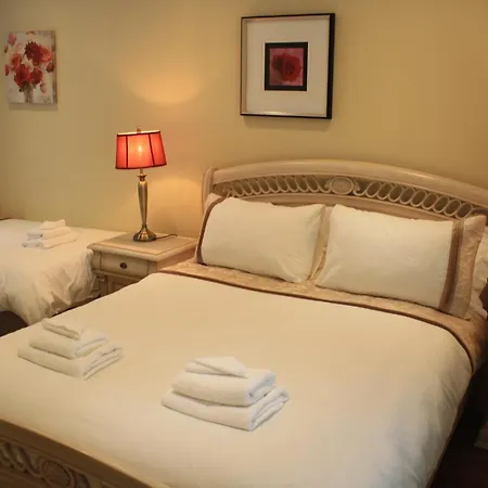 3 Fair Hill House Centrally Located With Parking And Wifi Sleeps 6