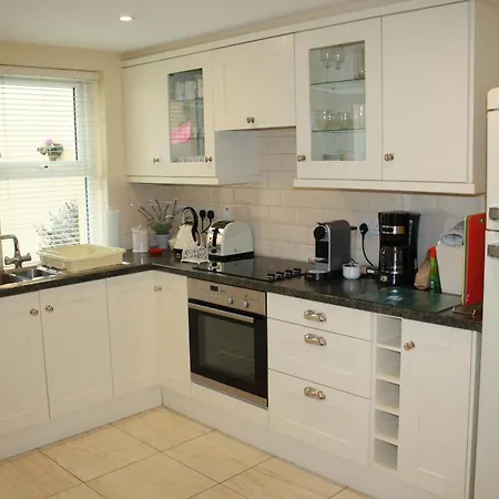 3 Fair Hill House Centrally Located With Parking And Wifi Sleeps 6 *