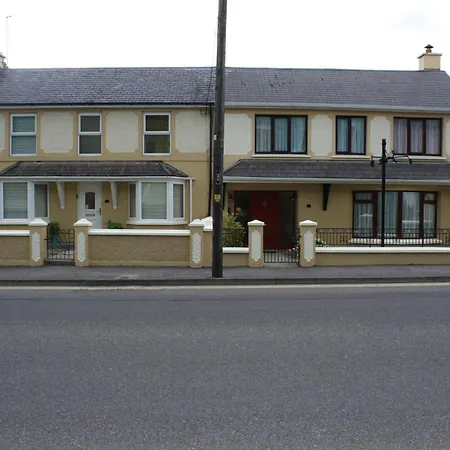 3 Fair Hill House Centrally Located With Parking And Wifi Sleeps 6 Holiday home