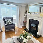 Homestay Luxury 2 Bedroom Townhouse - Town Centre 3 Minute Walk -free Parking -wifi