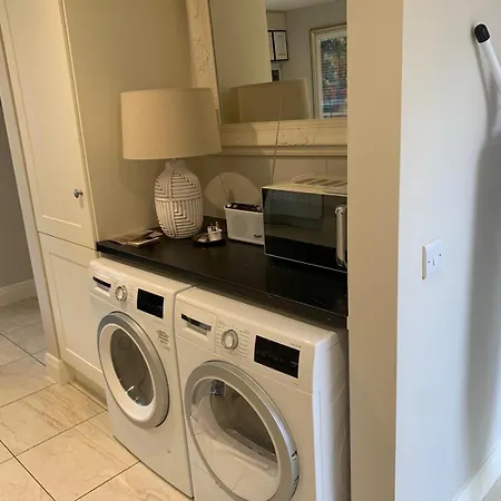 3 Fair Hill House Centrally Located With Parking And Wifi Sleeps 6 Holiday home