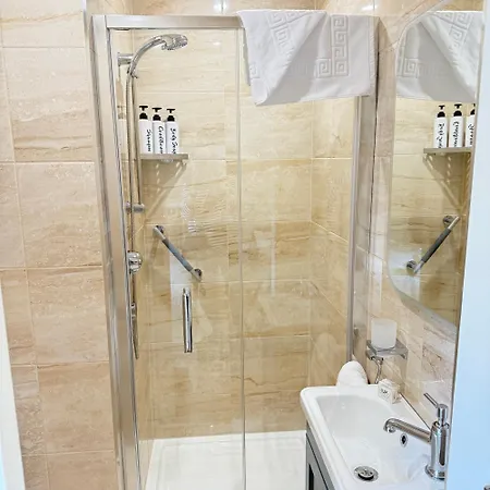 3 Fair Hill House Centrally Located With Parking And Wifi Sleeps 6 Killarney