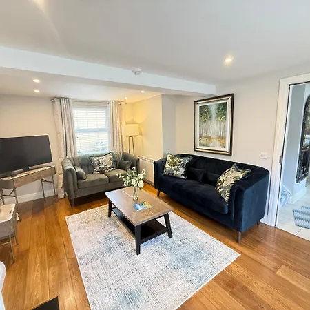 Luxury 2 Bedroom Townhouse - Town Centre - Free Private Parking * Killarney