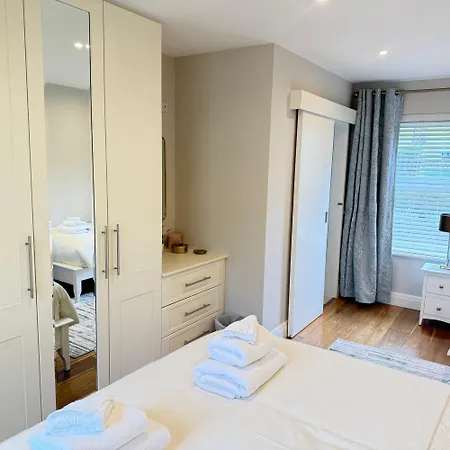 Cosy Town House - 3 Minute Walk To Town Centre With Free Parking And Wifi Sleeps 6 קיל איירן