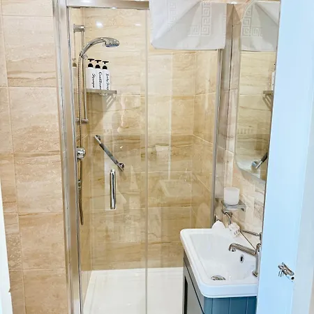 Luxury 2 Bedroom Townhouse - Town Centre - Free Private Parking Ubytování v soukromí