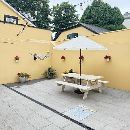 Luxury 2 Bedroom Townhouse - Town Centre - Free Private Parking Killarney