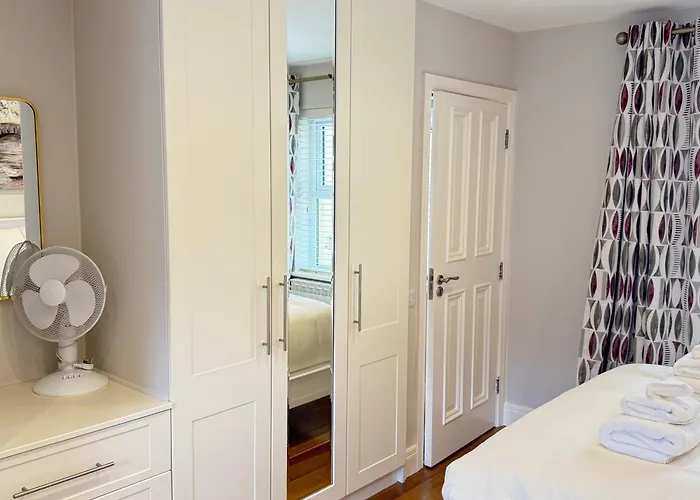 3 Fair Hill - Luxury 2 Bedroom - Town Centre -free Parking Wi-fi Homestay szállás Cill Airne