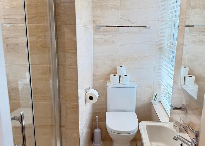 3 Fair Hill - Luxury 2 Bedroom - Town Centre -free Parking Wi-fi