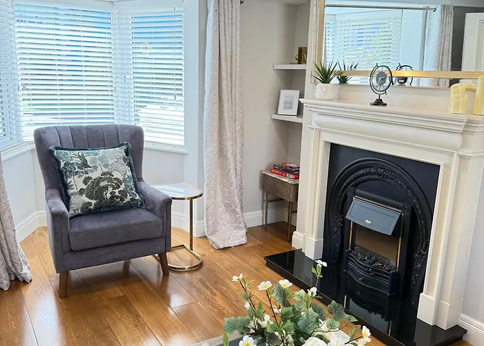 Homestay 3 Fair Hill - Luxury 2 Bedroom - Town Centre -free Parking Wi-fi