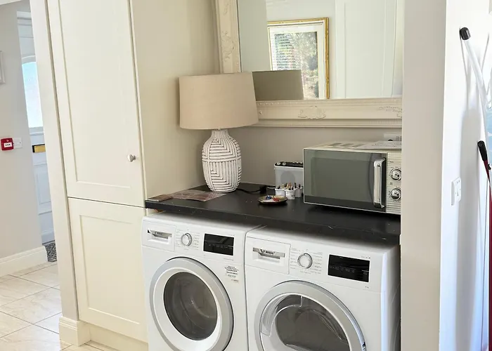 3 Fair Hill - Luxury 2 Bedroom - Town Centre -free Parking Wi-fi Homestay